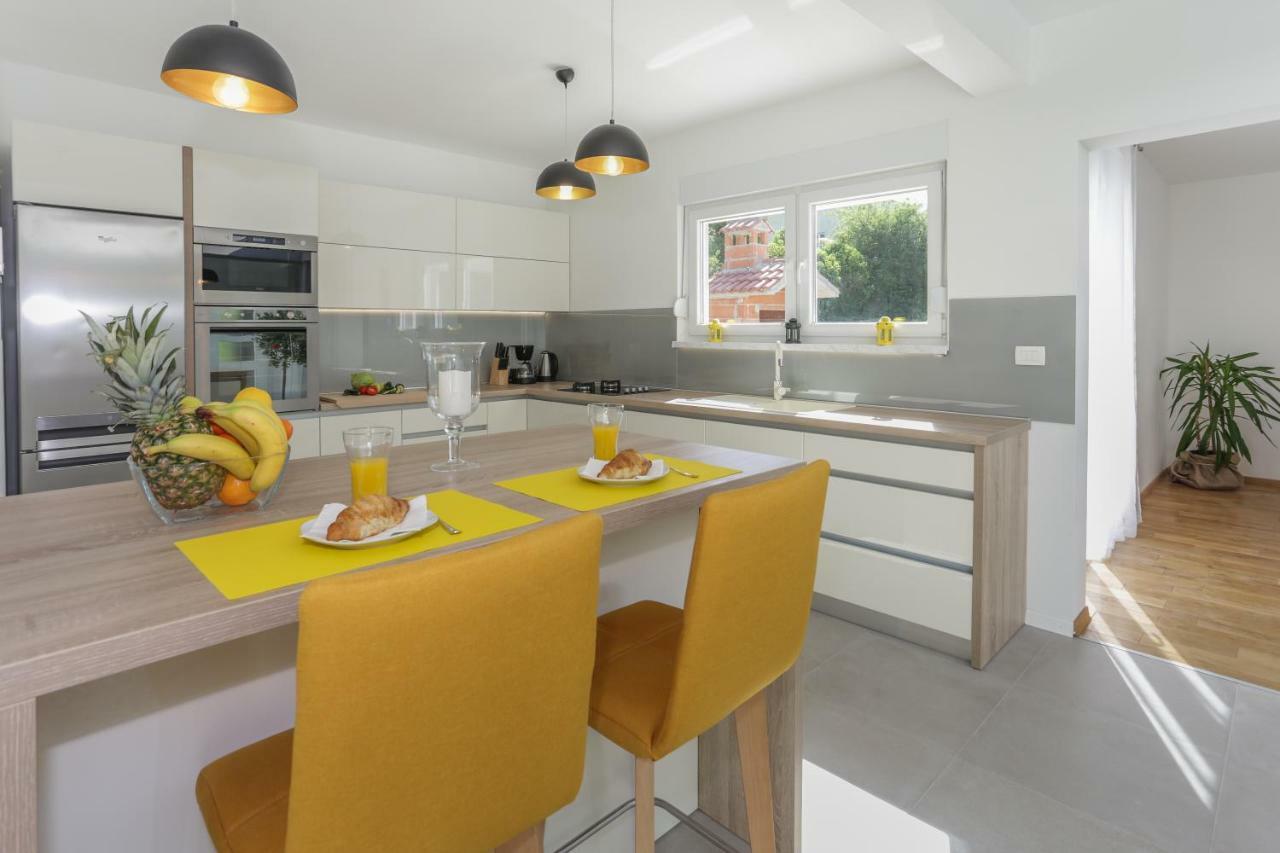 Life - New And Luxury Holiday House Kastela Bagian luar foto