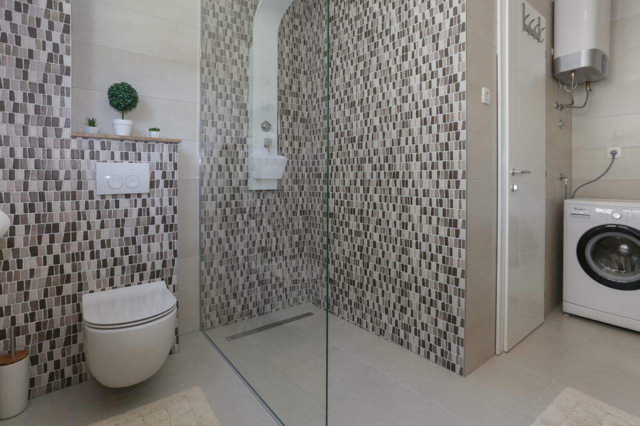 Life - New And Luxury Holiday House Kastela Bagian luar foto