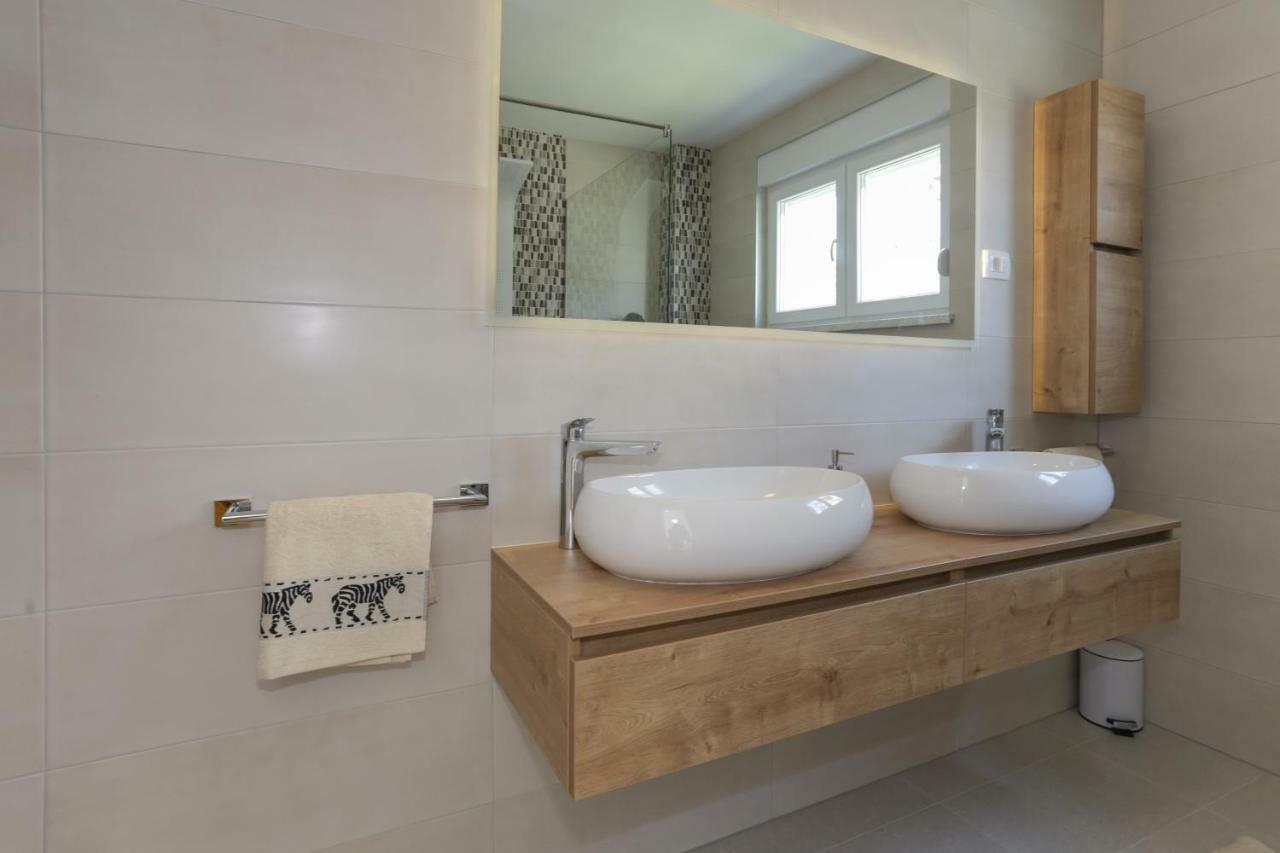 Life - New And Luxury Holiday House Kastela Bagian luar foto