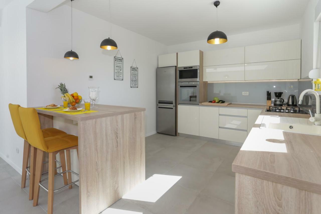Life - New And Luxury Holiday House Kastela Bagian luar foto